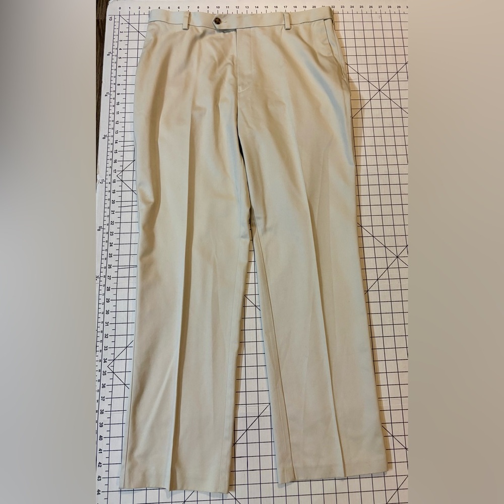 Roundtree & Yorke Men’s Size 36/32 Beige‎ Classic Fit Dress Pants
